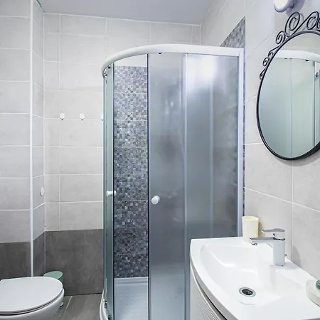 Cool Sunny Apartman Vir