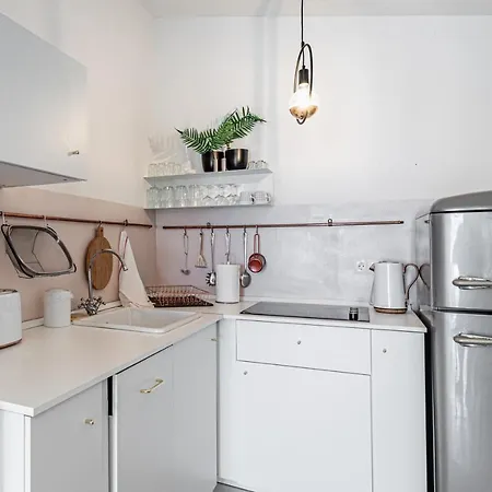 Cool Sunny Apartment