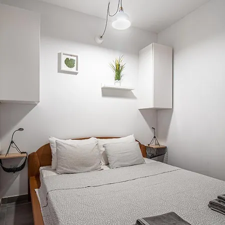 Cool Sunny Apartment