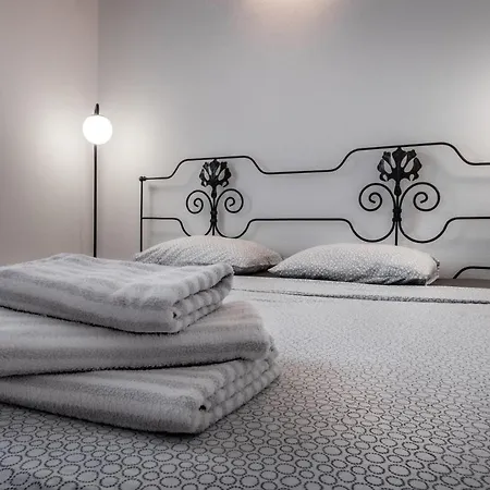 Cool Sunny Apartament