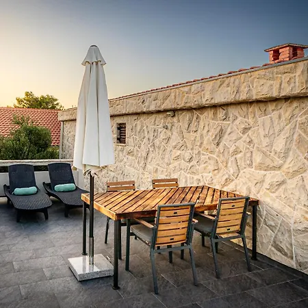 Cool Sunny Apartment *