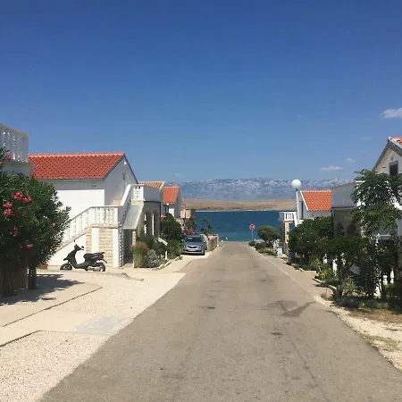 Cool Sunny Apartament